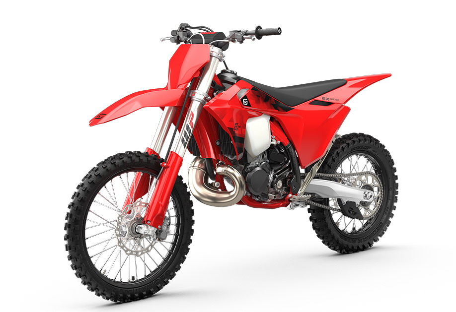 PHO_BIKE_PERS_LIVO_GASGAS-EX-300-MY26-front-left_#SALL_#AEPI_#V1.jpg