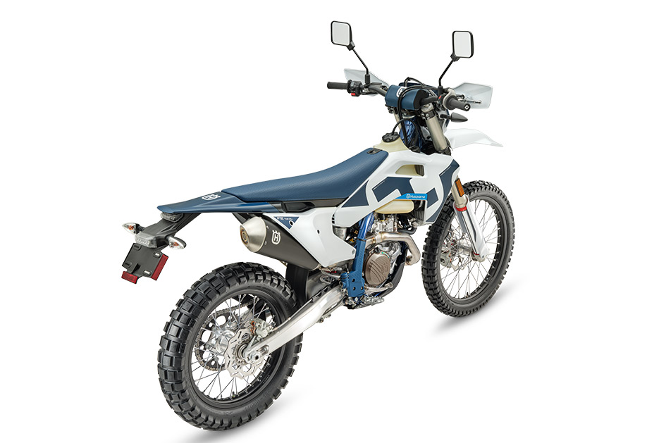 PHO_BIKE_PERS_REHI_HQV-FE-501s-MY26-rear-right_#SALL_#AEPI_#V1.jpg