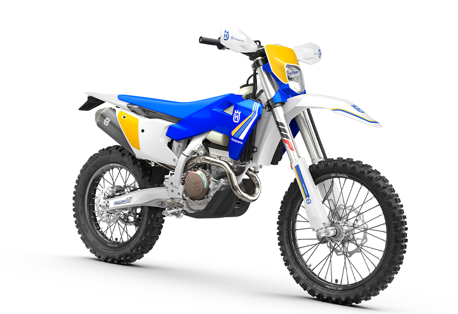 PHO_BIKE_PERS_REVO_FE-250-Heritage-2025-front-right_#SALL_#AEPI_#V2.png