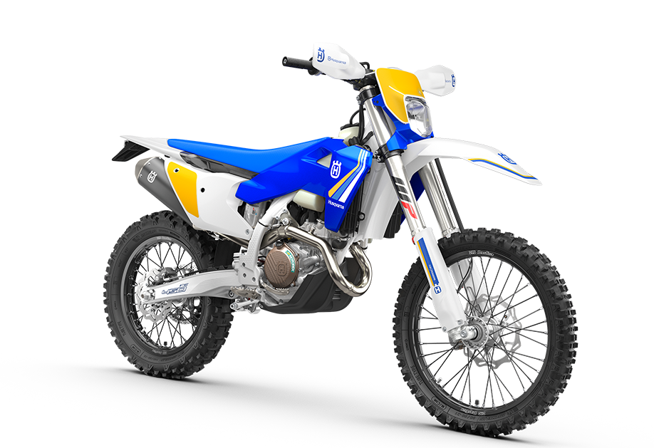 PHO_BIKE_PERS_REVO_FE-450-Heritage-MY25-front-right_#SALL_#AEPI_#V2.png