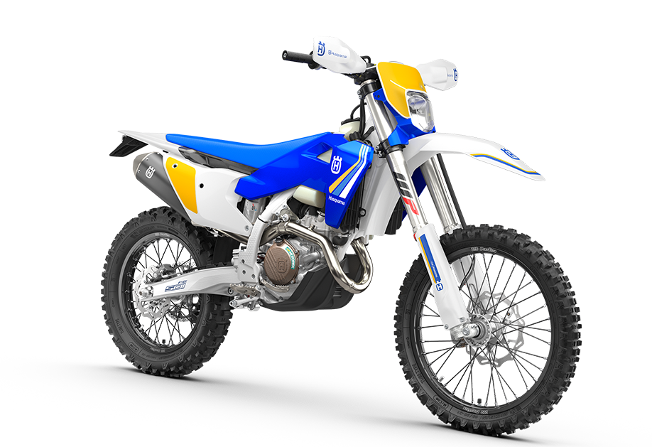 PHO_BIKE_PERS_REVO_FE-501-MY2025-Heritage-front-right_#SALL_#AEPI_#V2.png