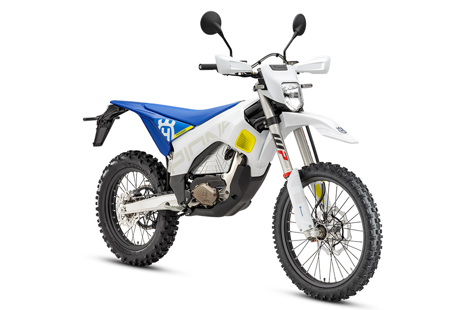 PHO_BIKE_PERS_REVO_Husqvarna-Pioneer-MY-front-right_#SALL_#AEPI_#V1.jpg