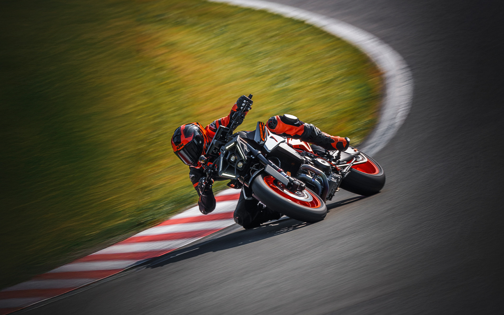 2026 KTM 990 DUKE R Header