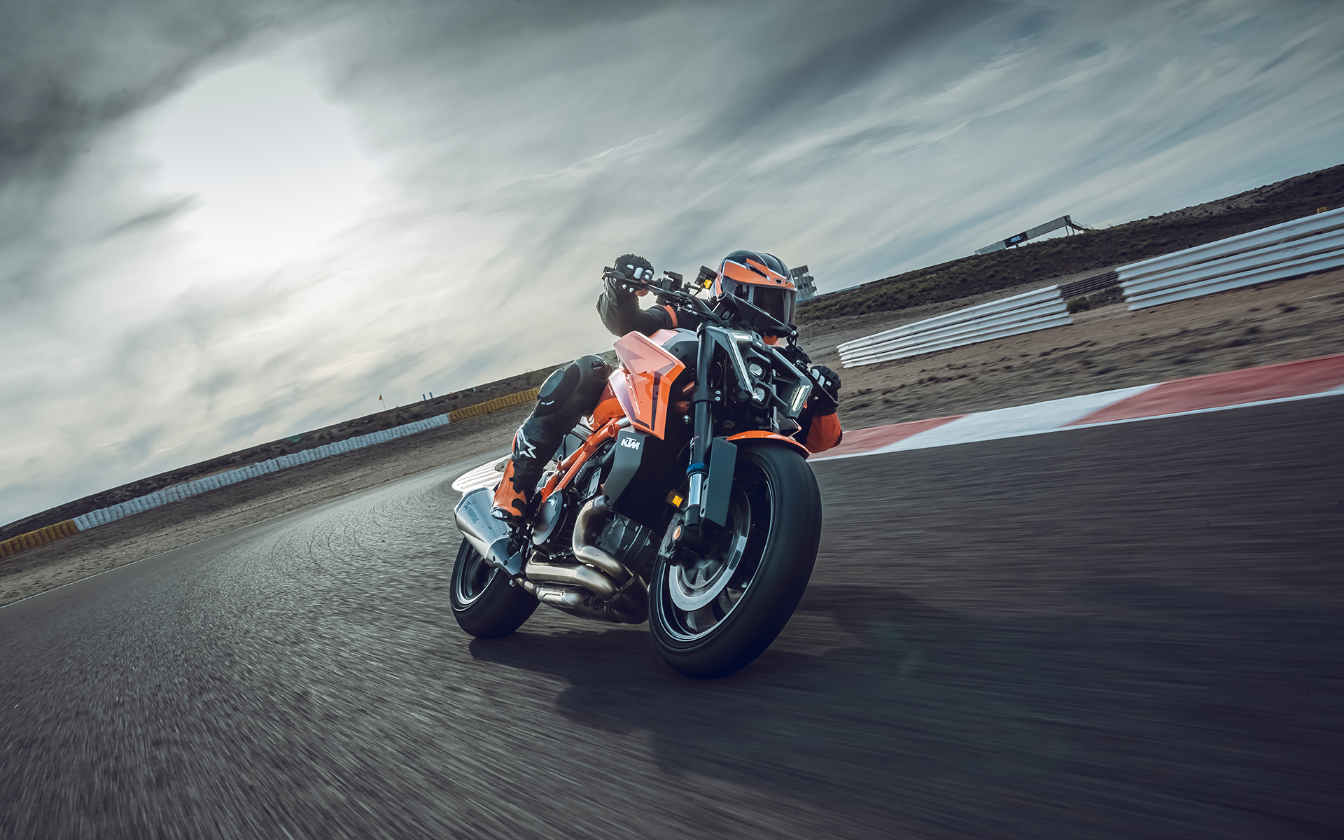 1390 Super Duke R EVO MY26